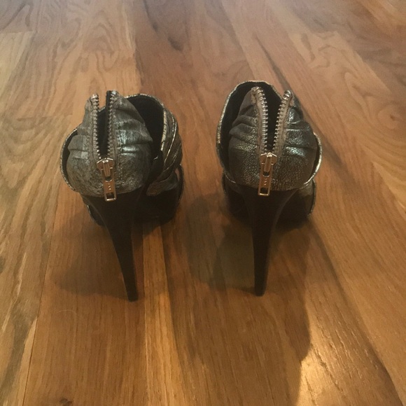 Unique Heels - Picture 3 of 3